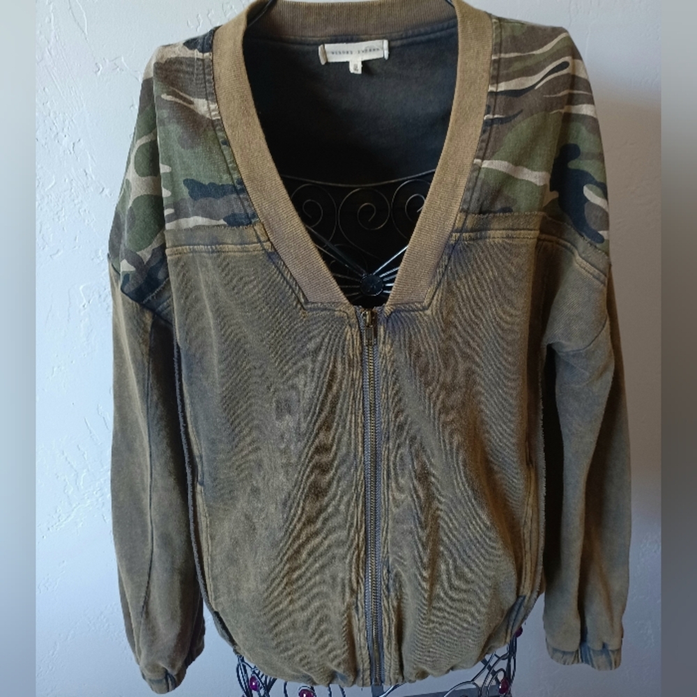 Gilded Intent Cotton Olive Zip-up Jacket With Camo Detail